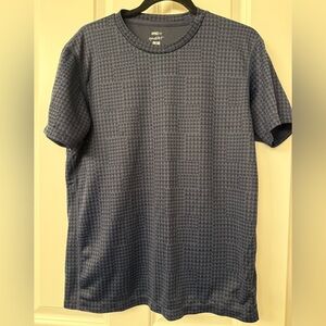 Uniqlo Men's Dark blue and Gray Geometric Tee